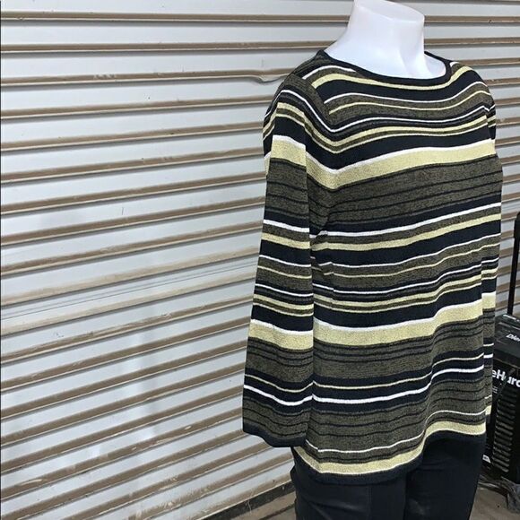 🛍️Sag Harbor size medium stripped sweater - Picture 6 of 7